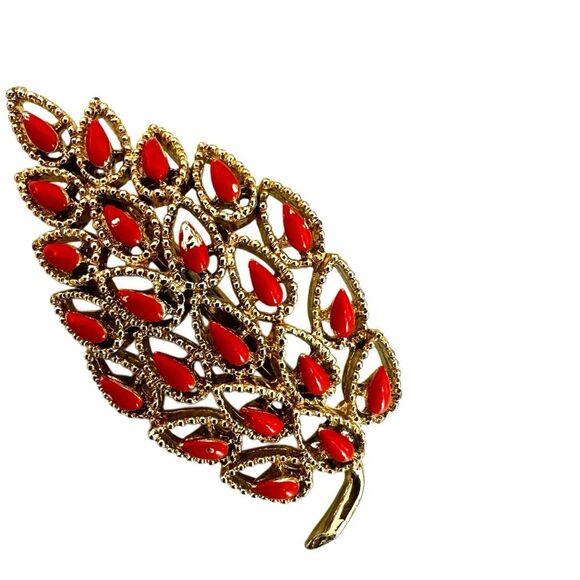 Gerry’s Vintage Gold-Tone Leaf Brooch - Picture 4 of 8